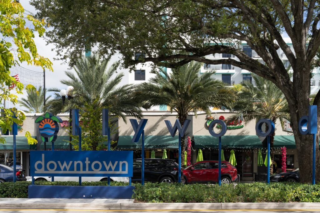 downtown hollywood fl sign